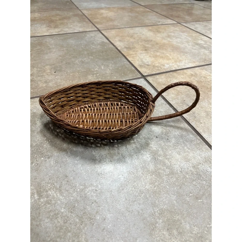 Woven Wicker Basket Home Decor Teardrop Leaf Shape Brown 13.5 Inch